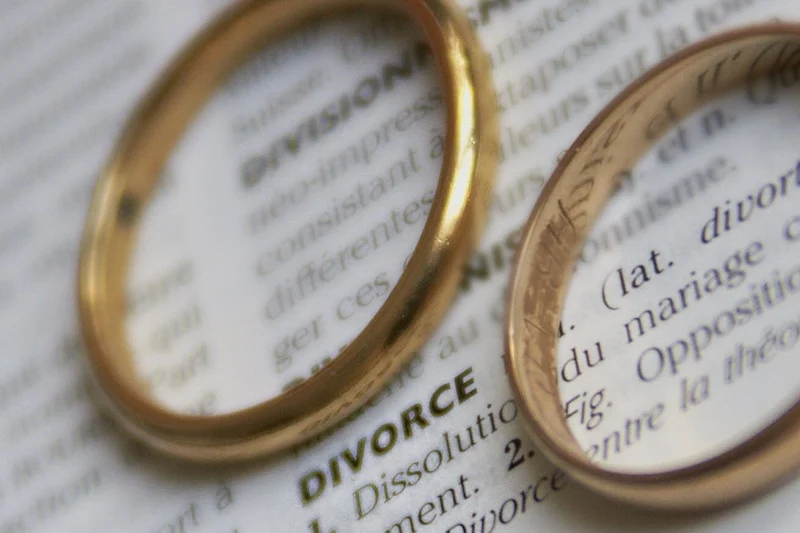 uploads/417165530_divorce.webp